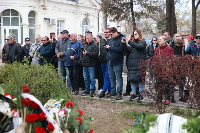 mormântul lui Mircea Lucescu (1)