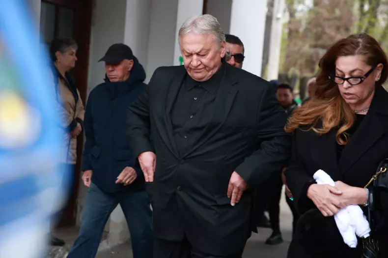 mormântul lui Mircea Lucescu (7)