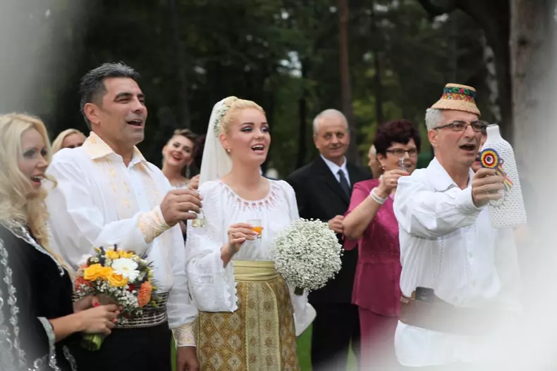 Nuntă Maria Constantin și Marcel Toader. Silviu Prigoană și Mihaela Botezatu le-au fost nași (1)