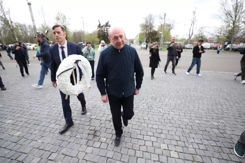 traian băsescu mircea lucescu priveghi