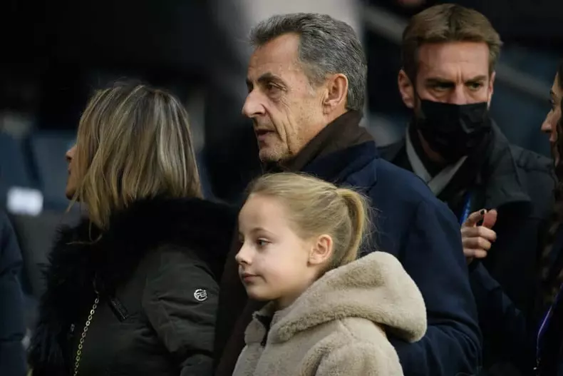 Giulia Sarkozy si tatal ei