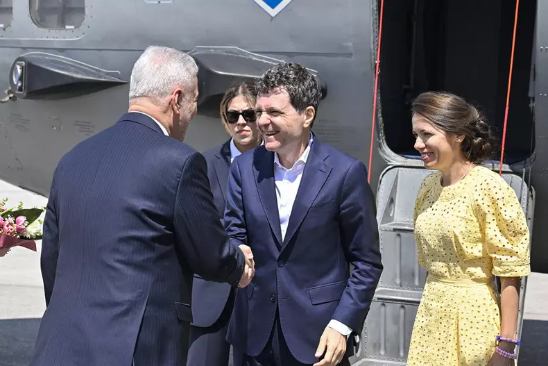 Mirabela Gradinaru si Nicusor Dan (6)