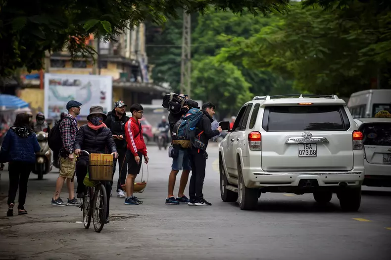 Marți, la „Asia Express” Raluk și Ana Baniciu sunt martorele unui accident înspăimântător pe străzile din Vietnam (2)