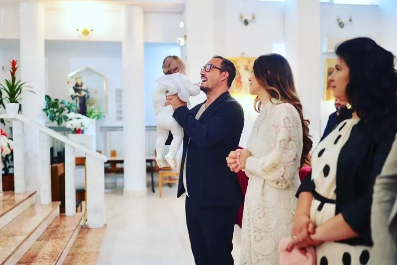 Ștefan Stan și soția lui și-au botezat fetița. Primele imagini de la eveniment