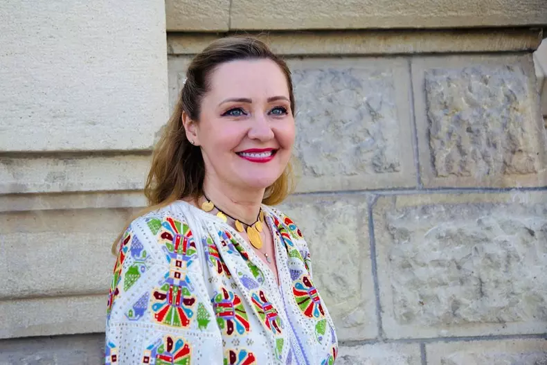 Elena-Lasconi-revine-la-tv.-Ce-rol-va-avea-in-emisiunea-Casatoriti-pe-nevazute-de-la-Pro-TV-2