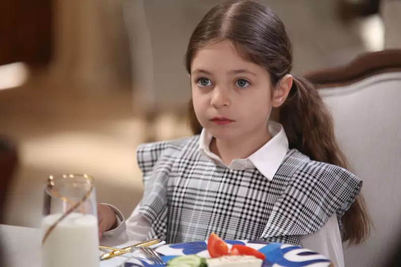 Cine-este-Beren-Gencalp-micuta-Melek-din-„Fiica-ambasadorului-3