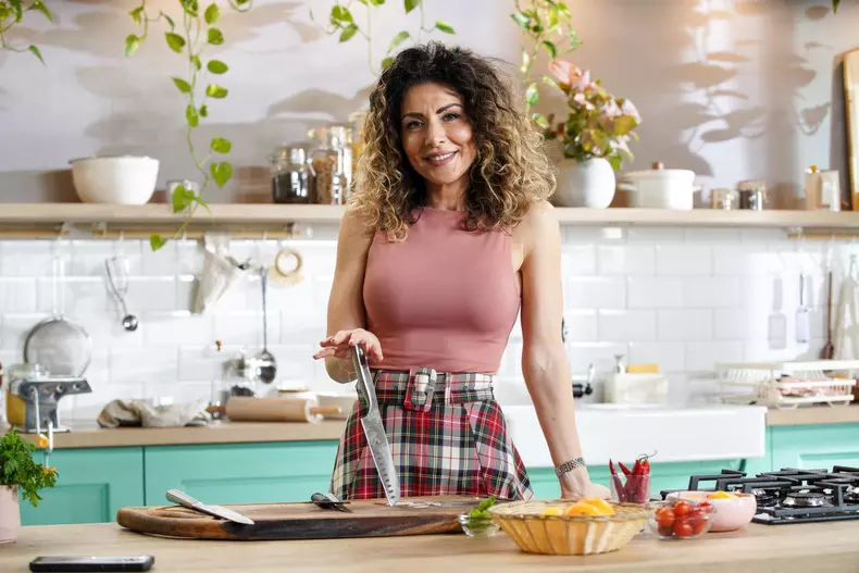 HELLO CHEF - Carmen Bruma