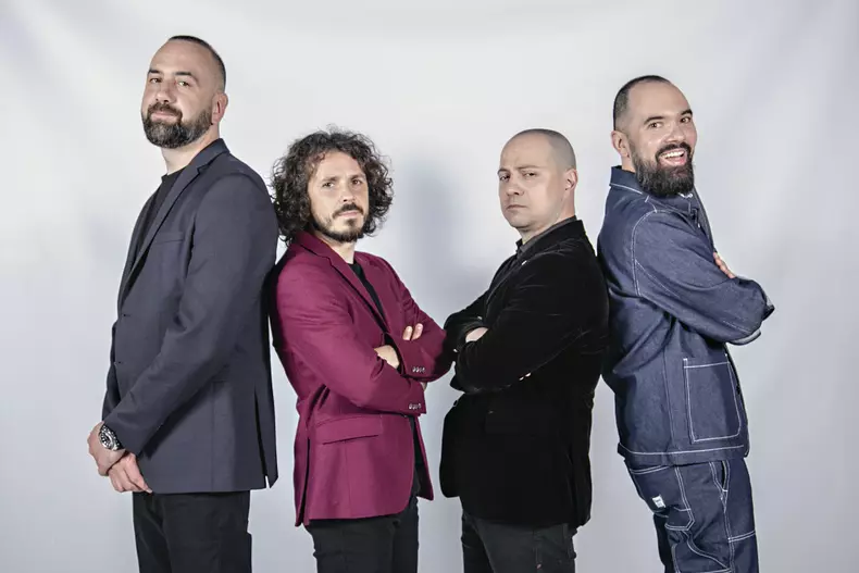 Stand-up Revolution_2