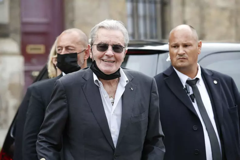 Decizia șocantă luată de Alain Delon. Ce i-a cerut fiului său Anthony
