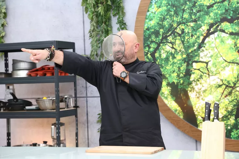 Chef la cutite - Catalin Scarlatescu