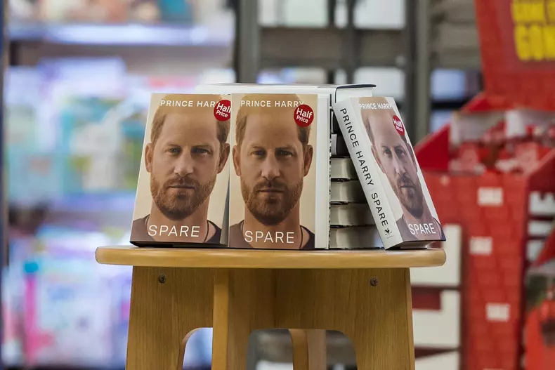 Credibilitatea Prințului Harry, pusă sub semnul întrebării. Ce erori au fost descoperite în cartea sa de memorii, „Rezervă”