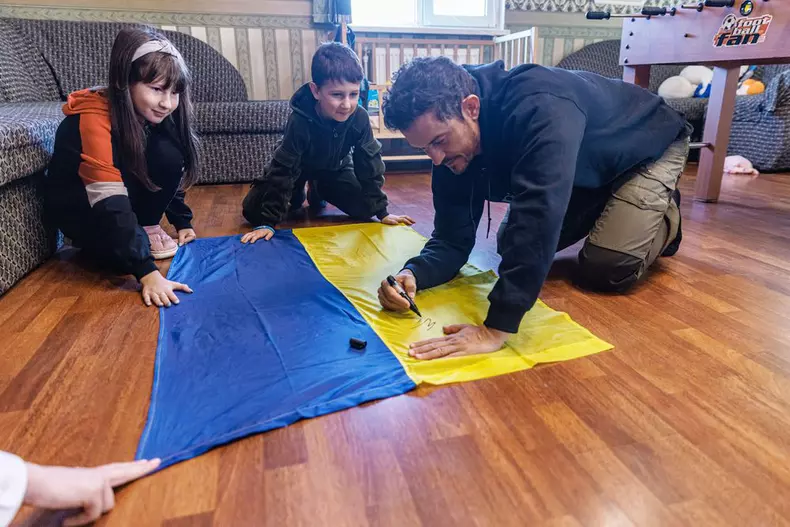 Orlando Bloom, ambassadeur de l’UNICEF, en visite auprès des enfants d'Ukraine