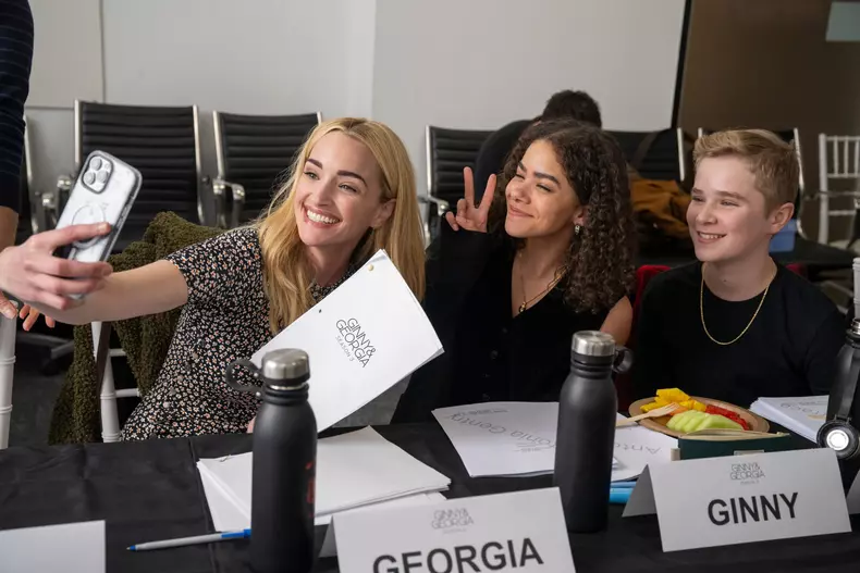 Brianne Howey a anunțat când începe sezonul 3 din „Ginny & Georgia” (3)