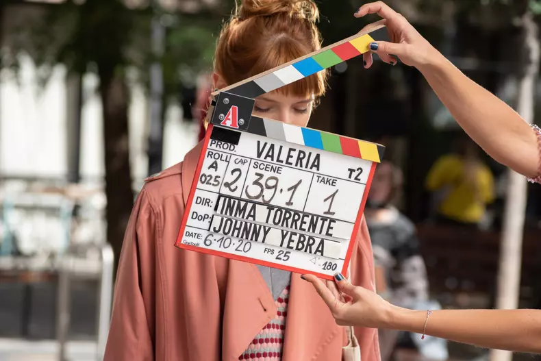 netflix-a-anuntat-cand-incepe-valeria-sezonul-3-5