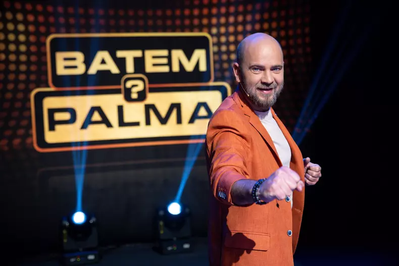 Cosmin Selesi, prezentatorul show-ului Batem palma