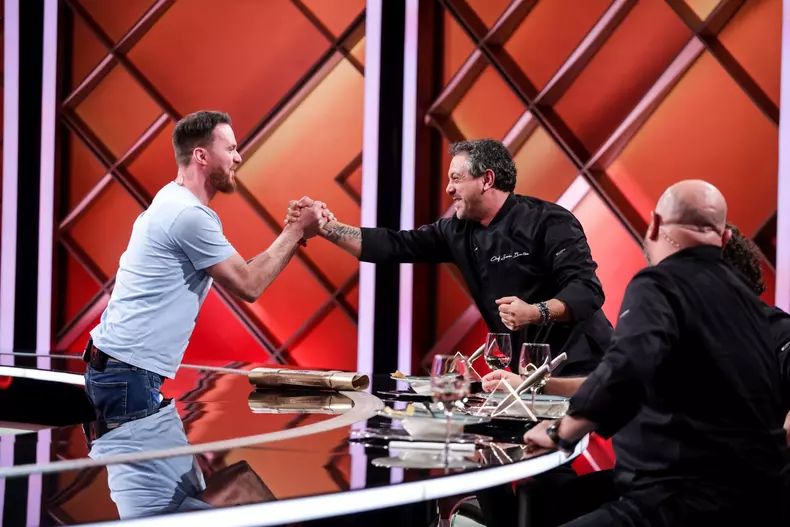 Chefi la cuțite 2023, sezonul 12. Cine este Valentin Florin Timofte, cuțitul de aur al lui Sorin Bontea