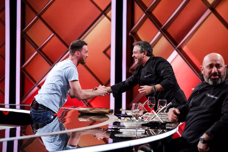 Chefi la cuțite 2023, sezonul 12. Cine este Valentin Florin Timofte, cuțitul de aur al lui Sorin Bontea