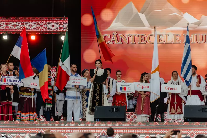 Iuliana Tudor ne asteapta la Festivalul Cantecele muntilor, timp de 8 saptamani, la TVR 1