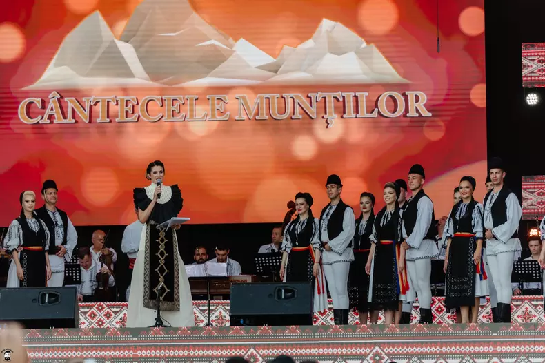 Iuliana Tudor ne asteapta la Festivalul Cantecele muntilor, timp de 8 saptamani, la TVR 1
