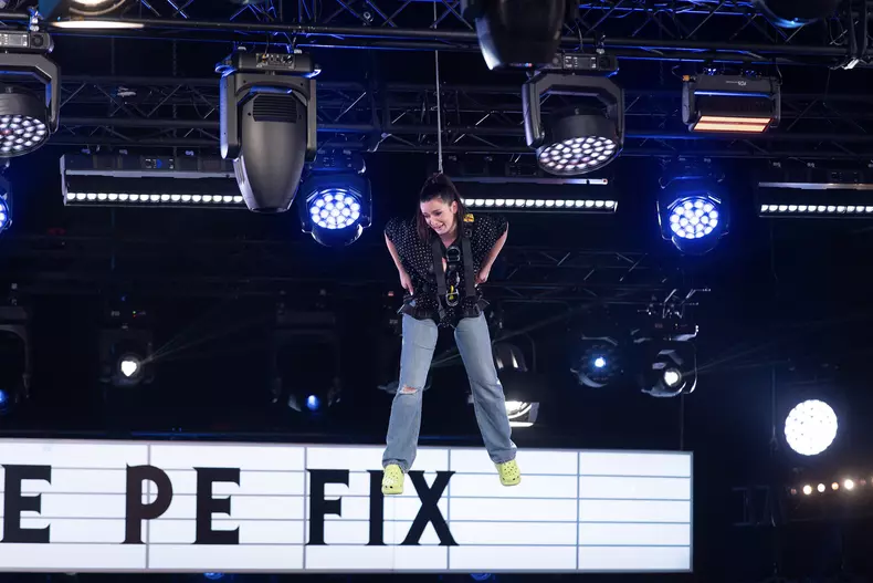 Anca Dinicu - Sariti de pe fix