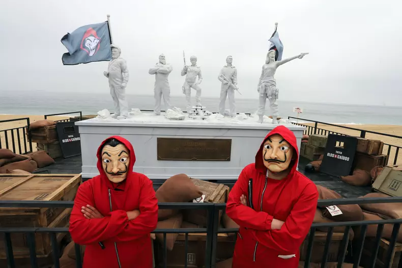 La casa de papel statue in Chile