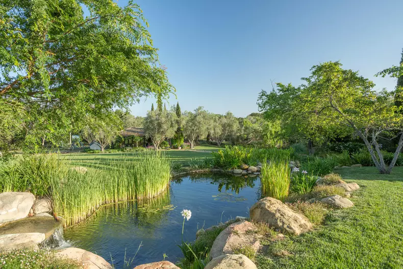 Le prince Harry, duc de Sussex et sa femme Meghan Markle, duchesse de Sussex ont acheté une propriété pour 14,65 millions de dollars à Montecito en Californie