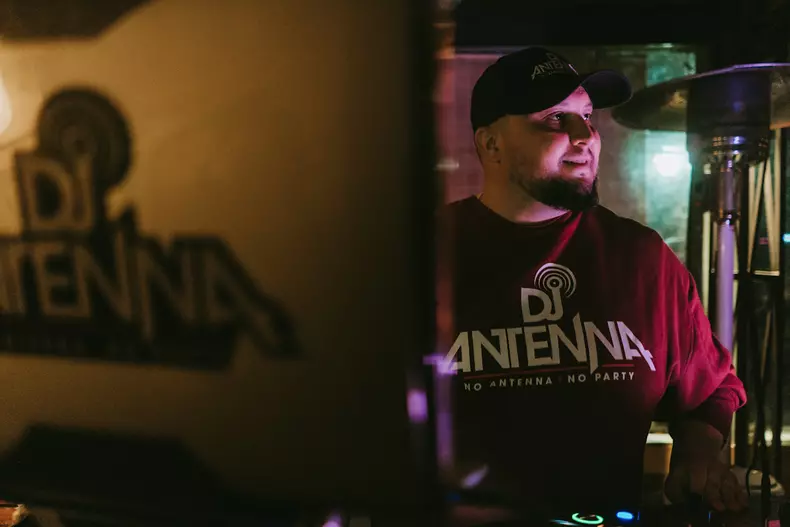 DJ Antenna