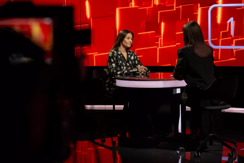 claudia-patrascanu-la-40-de-intrebari-cu-denise-rifai_kanal-d-2