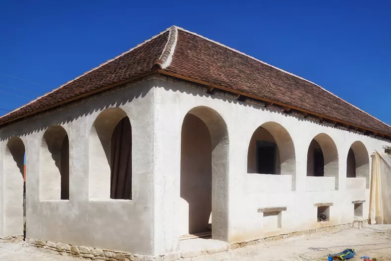 Imagini cu casa din Viscri a Danei Rogoz