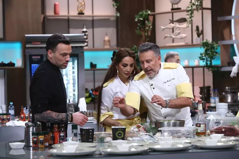 Chef Stefan, alaturi de echipa galbena