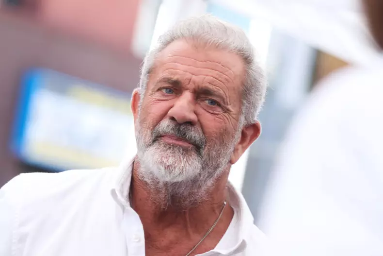 Mel Gibson, surprins în compani iubitei lui