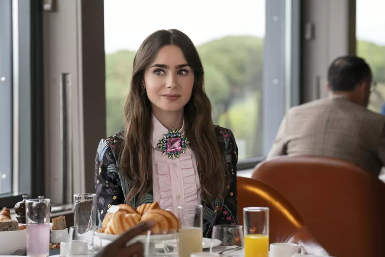 Emily in Paris (2)