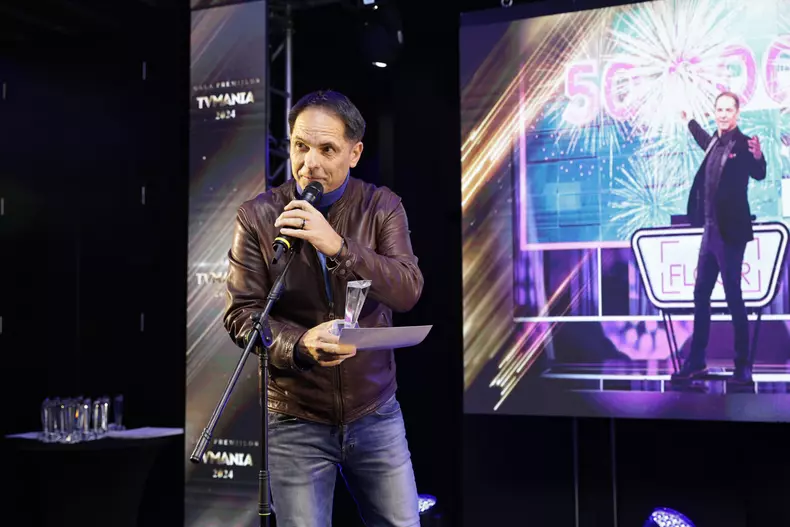 Dan Negru câștigă premiul TVmania 2024 (5)