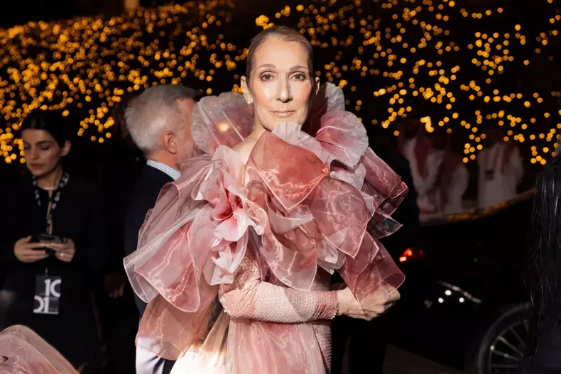 Exclusif - Celine Dion quittte le défilé anniversaire Elie Saab "1001 Seasons of Elie Saab" à l'espace "The Venue" à Riyad, Arabie saoudite