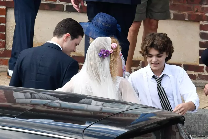 Exclusif - BI - No Credit - Prix Spécial - No Web No Blog - Mariage de Vanessa Paradis et de Samuel Benchetrit à la mairie de Saint-Siméon en Seine-et-Marne