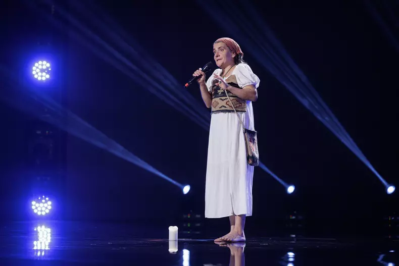 Carmen Teodoreanu - Romanii au talent (1)
