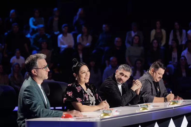 Juratii Romanii au talent - sezonul 15 (2)