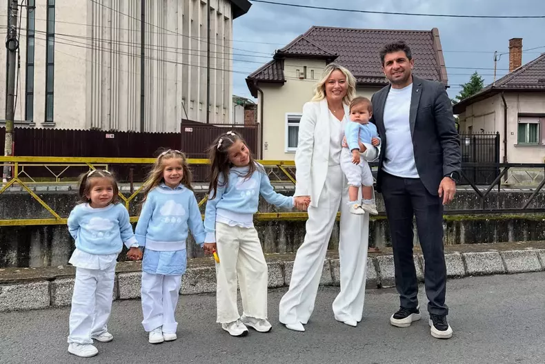 laura-cosoi-familia-vot