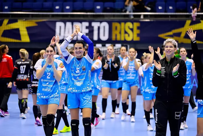 cristina-neagu (4)
