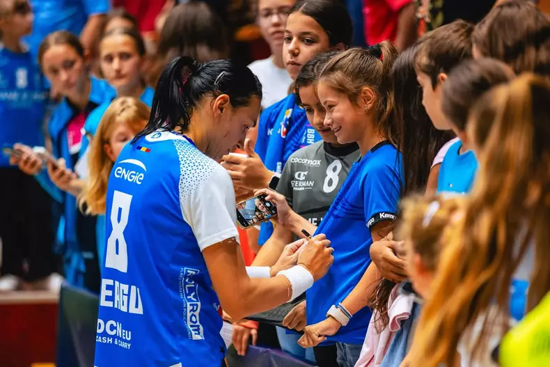 cristina-neagu (5)