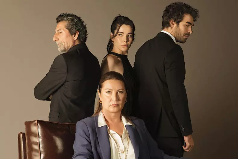 Minciuni-de-familie-serial-kanal-d