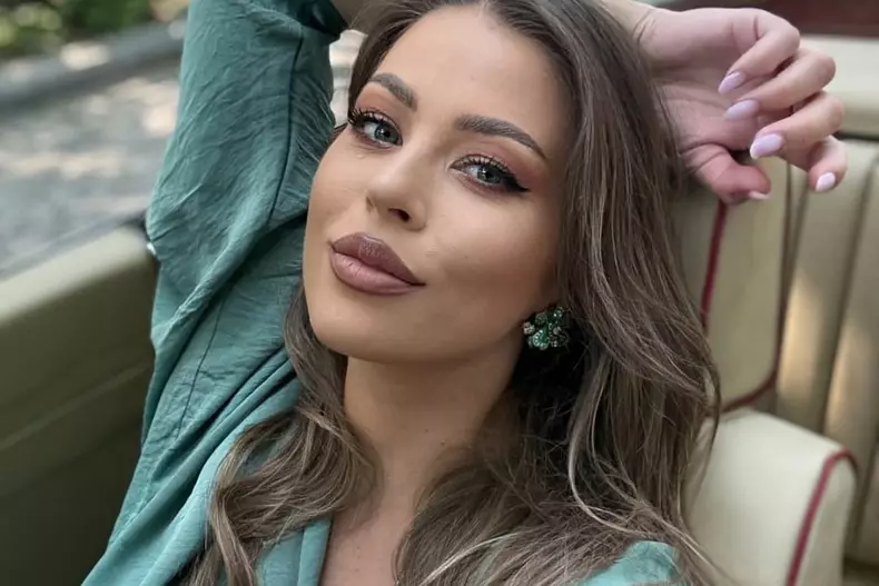 roxana-nemes-insarcinata