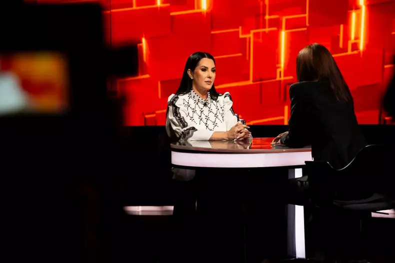 ANGELA_RUSU_40 de intrebari cu Denise Rifai