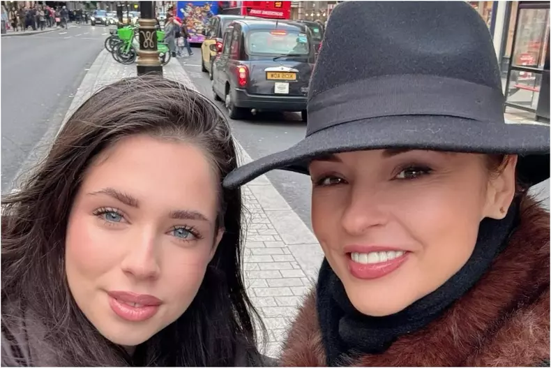 ana-violeta-banica-andreea-marin-fotografiate-in-londra