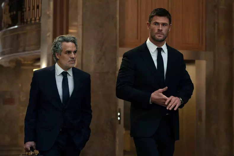 Crime 101 Mark Ruffalo & Chris Hemsworth