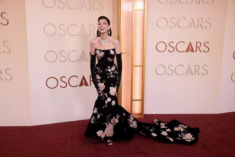 Anne Hathaway la Oscar 2026