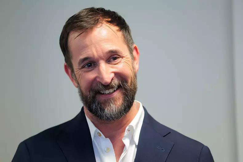 Actor Noah Wyle Meets With Sen. Elizabeth Warren On Capitol Hil