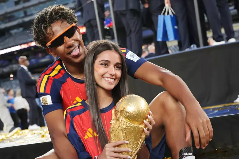lamine-yamal-iubita-ines-garcia-cupa-mondiala-fotografii (23)