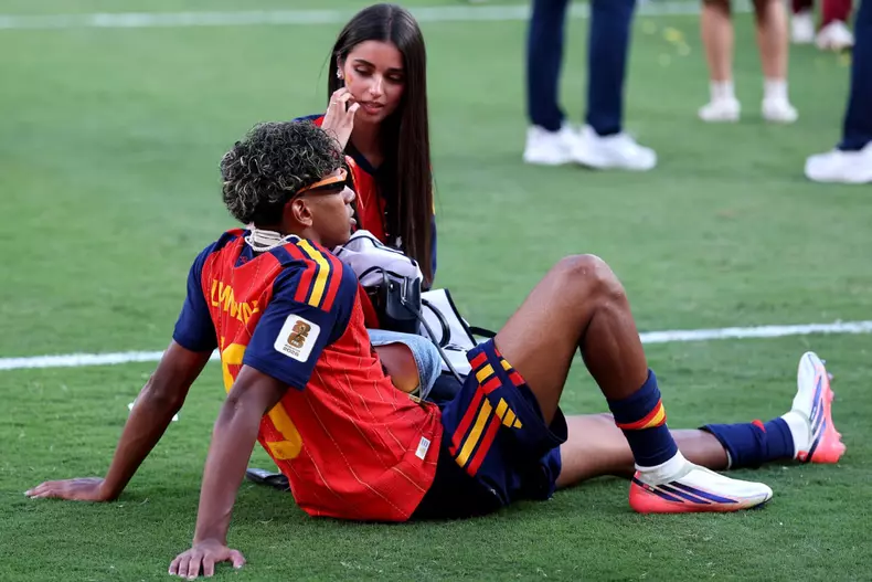 lamine-yamal-iubita-ines-garcia-cupa-mondiala-fotografii