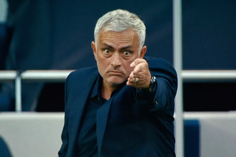 MOURINHO_n_S1_E3_00_51_20_05 copy